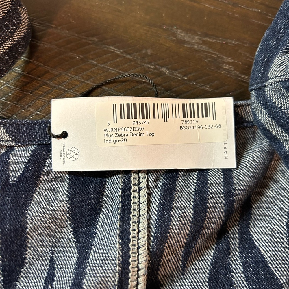 Nasty Gal Blue and White denim Zebra-Print Zip Front Tank Sz 16 NWT - Picture 3 of 7